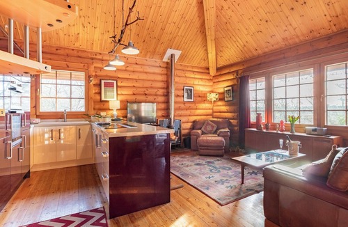 Norwich Cottage | Grebe Lodge (Lodge 6)