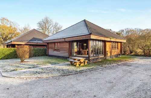Norwich Cottage | Grebe Lodge (Lodge 6)
