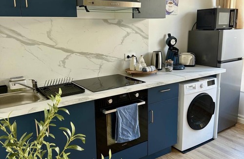 Saint-Quentin Apartment | Greece – A Cozy Apartment in the Heart of the City with Private Parking