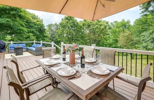 Front Royal House | Greek Spa on private acreage! Stonefire pizza oven