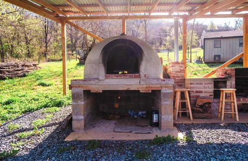 Front Royal House | Greek Spa on private acreage! Stonefire pizza oven