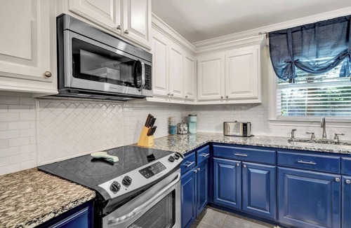 Tyler House | Green Acres District, Sleeps 8, King/Queen