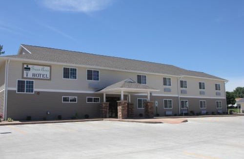 Pittsfield Hotel | Green Acres Hotel