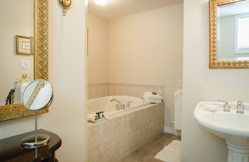 Kingston Hotel | Green Acres Inn
