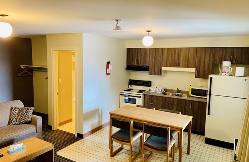 Lakeview Hotel | Green Acres Motel