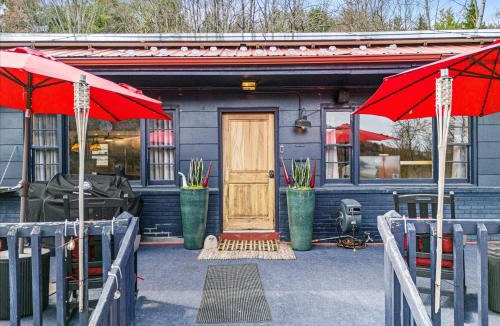 Hancock Hotel | Green Acres Retreat