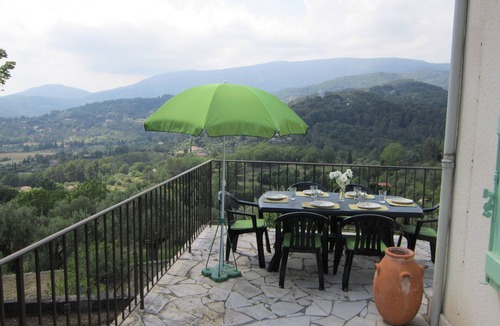 Fayence House | green cedar. a preservé environment