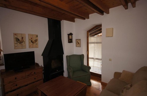 Linsoles Apartment | Green cincuenta y tres
