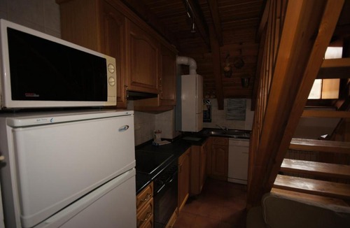Linsoles Apartment | Green cincuenta y tres