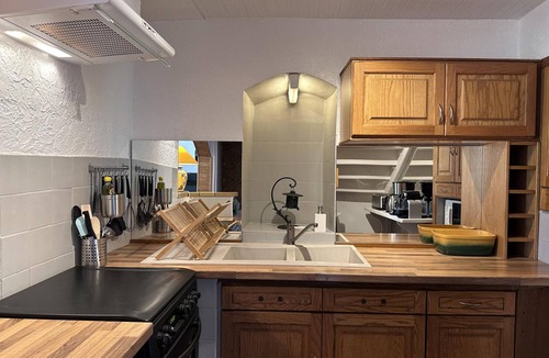 Laprugne Cottage | Green cottage 8 pers, pets allowed, parking