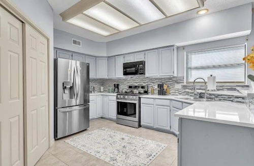 Mesquite House | Green Cottage- Spacious 4-bedroom house in Mesquite with beautiful backyard