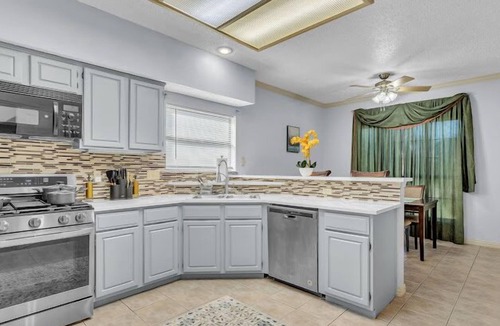 Mesquite House | Green Cottage- Spacious 4-bedroom house in Mesquite with beautiful backyard