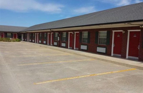 Henryetta Hotel | Green Country Inn