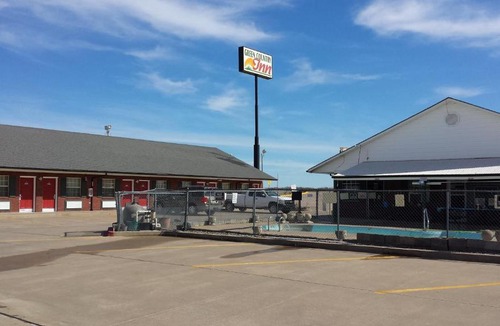 Henryetta Hotel | Green Country Inn
