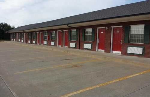 Henryetta Hotel | Green Country Inn