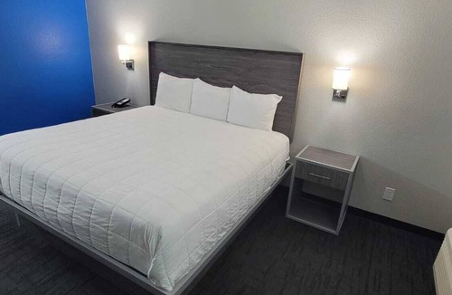 Henryetta Hotel | Green Country Inn