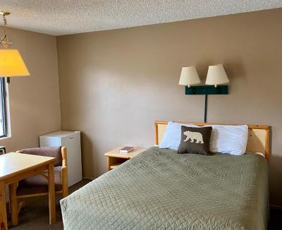 Wapiti Hotel | Green Creek Inn and RV Park