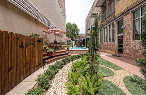 Brazos Apartment | Green Door Lofts-Waco Rose - Silos/Downtown