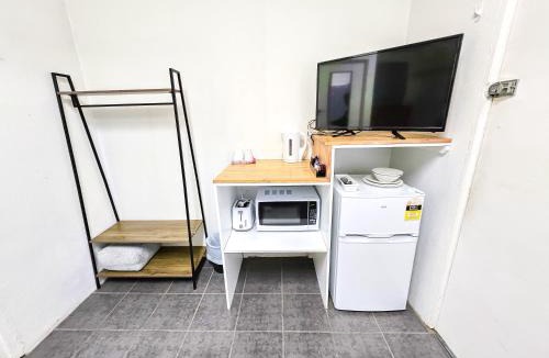 Lavington Hotel | Green Door Motel