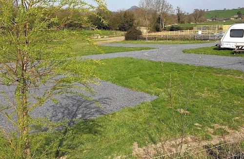 Kingswood Cabin | Green Dragon and Kitchen Pod - Sleeps 2 & Parking