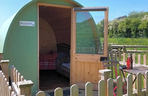 Kingswood Cabin | Green Dragon and Kitchen Pod - Sleeps 2 & Parking