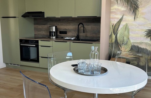 Montceaux Apartment | Green escape