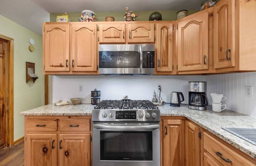 Murphy House | Green Forest Lodge - Pet Friendly
