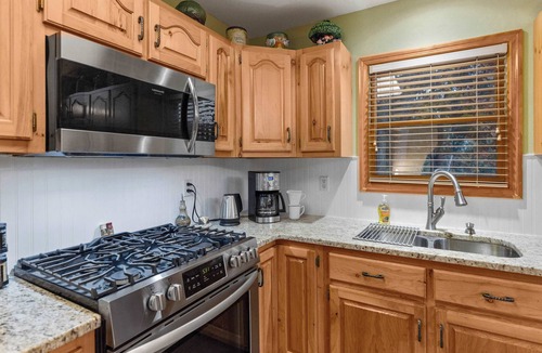 Murphy House | Green Forest Lodge - Pet Friendly