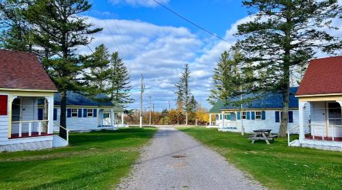 Green Gables Resort | Green Gables Bungalow Court