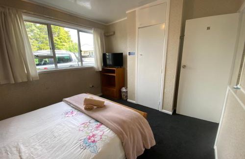 Whangarei House | Green garden home