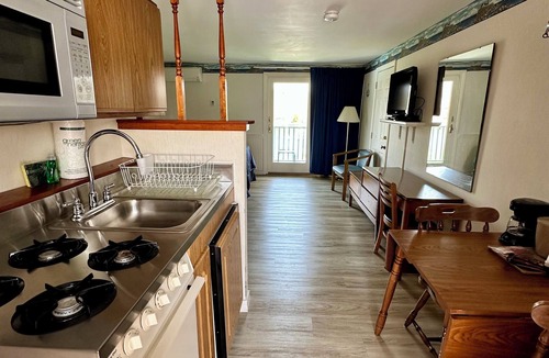 East Falmouth Hotel | Green Harbor Waterfront Lodging