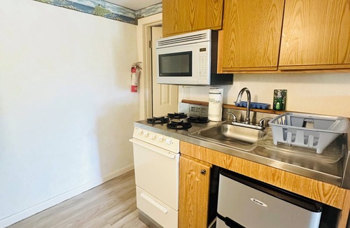 East Falmouth Hotel | Green Harbor Waterfront Lodging