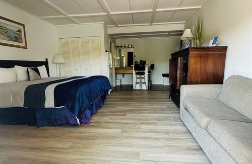 East Falmouth Hotel | Green Harbor Waterfront Lodging