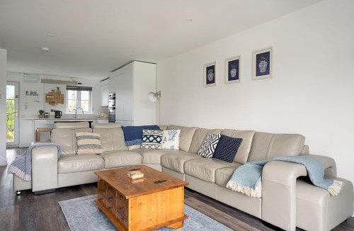 South Cerney House | Green Haven