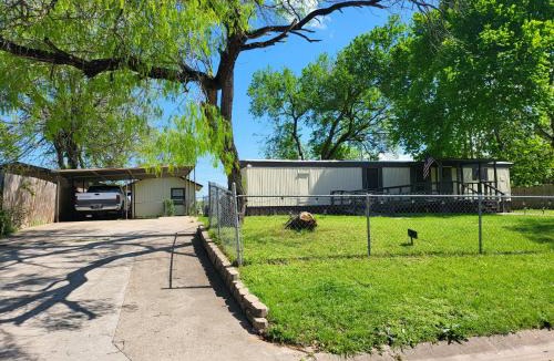 Del Valle House | Green Haven Studio near Austin Airport COTA