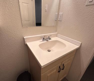 Del Valle House | Green Haven Studio near Austin Airport COTA