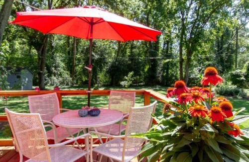Green Hills House | Green Hills Getaway Shopping and Dining District