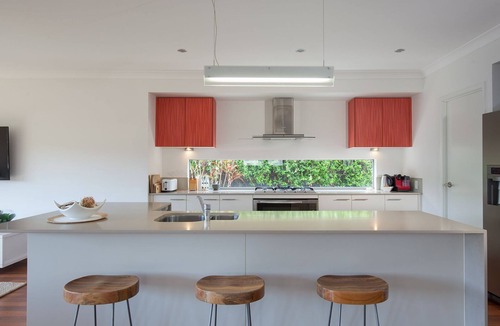Mount Coolum House | Green House - pet friendly