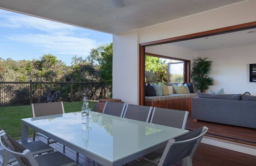 Mount Coolum House | Green House - pet friendly