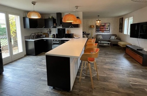 Bourran House | Green house with swimming pool