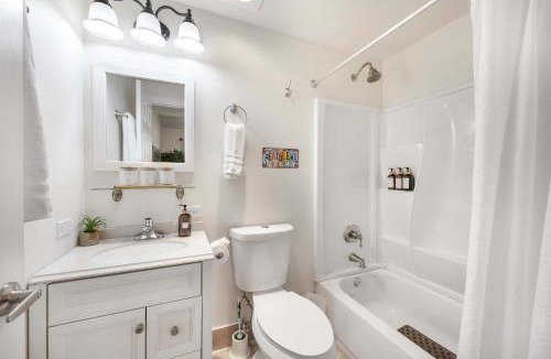 Green Lake House | Green Lake 3BR Retreat Rare Large Garage