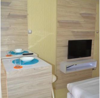 South Tangerang Apartment | Green Lake View - Tower E 59 Acuan Laundry Time