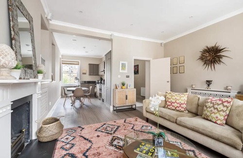 Shaftesbury Apartment | Green & Leafy – 2 Bedroom in Clapham