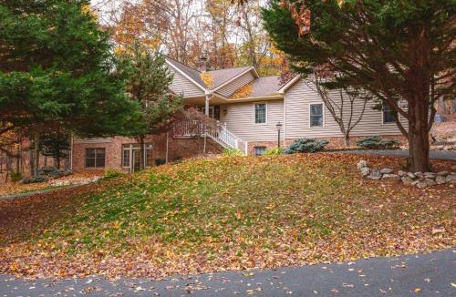 Massanutten House | Green Mountain Song-Massanutten Mountain
