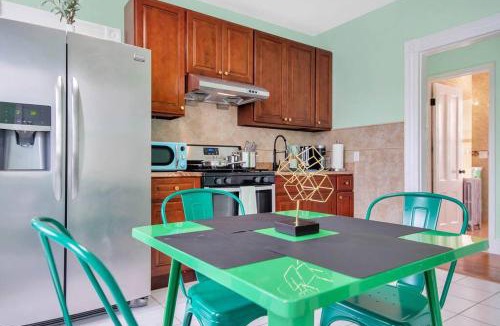 East Rock Apartment | Green N' Groovy in the Heart of East Rock Near DT, Yale