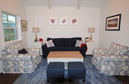 Madisonville House | GREEN OAKS CATTLE COMPANY - Maine Guest House