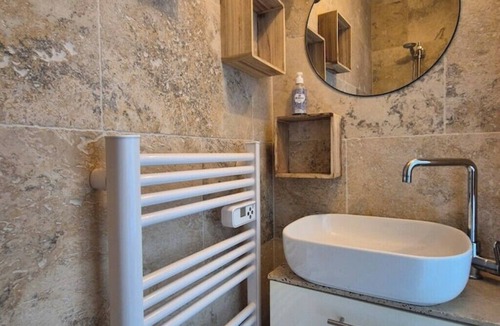 Chateau-Landon Apartment | Green Parrot" residence