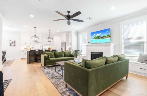 Waco House | Green Retreat on Proctor - 3.5 Bathrooms