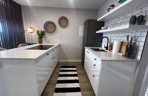 Downtown Apartment | Green Room, Calm Studio, Stunning Downtown Views