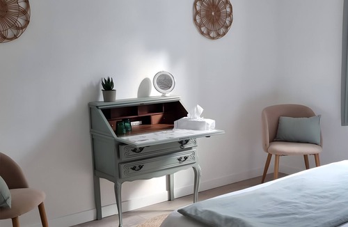 Le Mesnil-Guillaume Bed & Breakfast | “Green Room” Guest Room with Shared Terrace & Garden, Wi-Fi